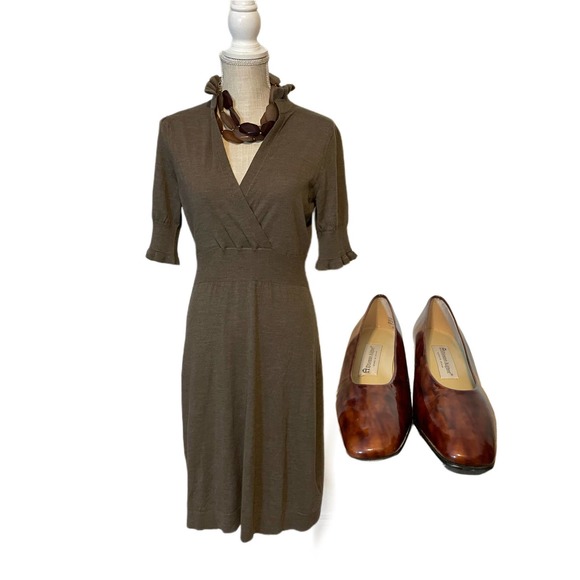 Banana Republic Fine Merino Wool Ruffled V-Neck Smocked Dress Size Medium - Picture 4 of 8